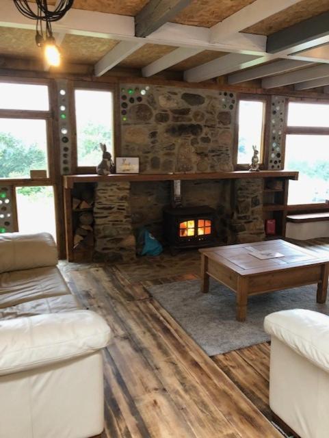 Rabbits 1Or 2 Bedroom Hobbit Style Hillset Earthen Dartmoor Eco Home South Brent Exterior foto