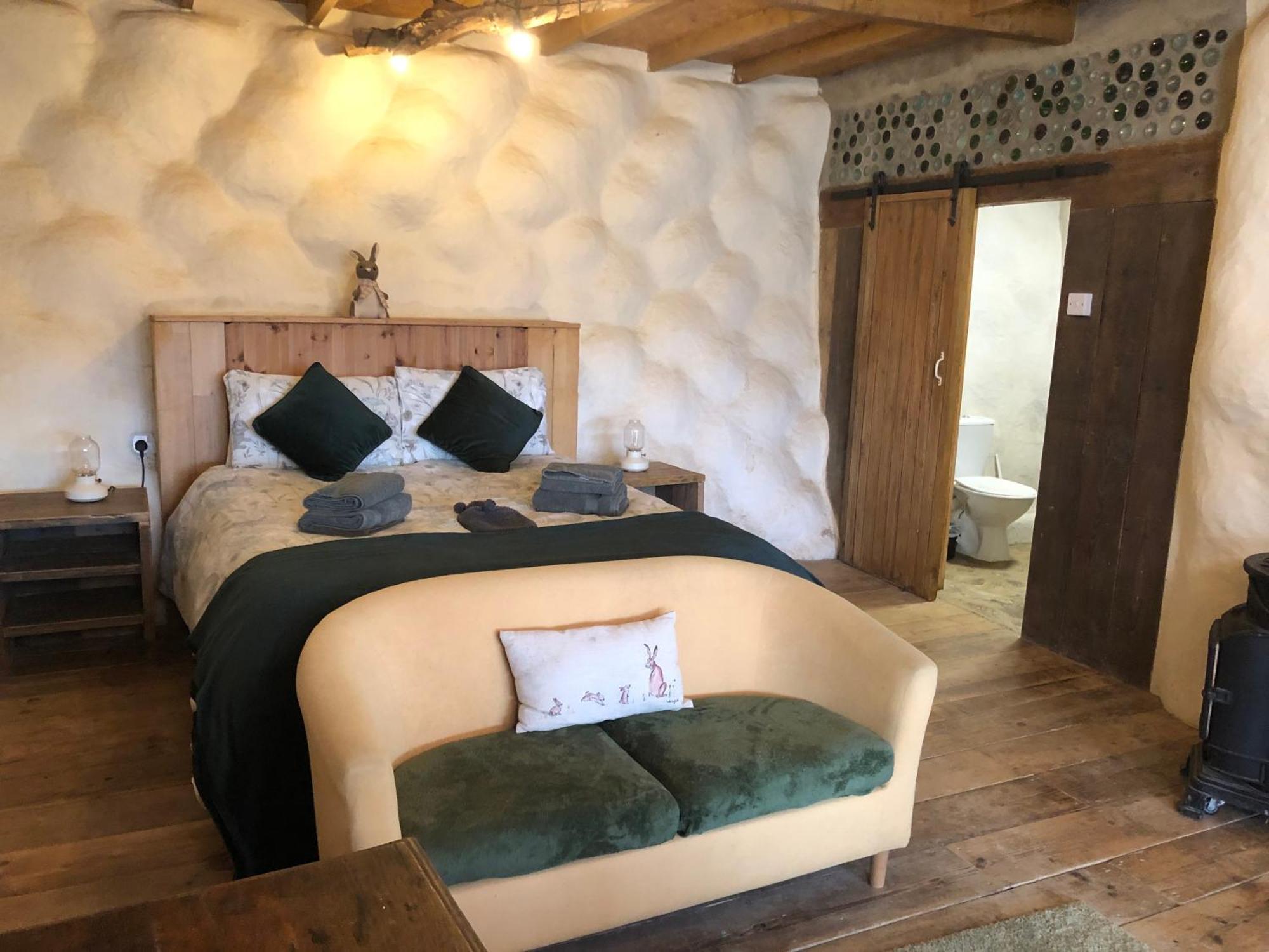 Rabbits 1Or 2 Bedroom Hobbit Style Hillset Earthen Dartmoor Eco Home South Brent Exterior foto